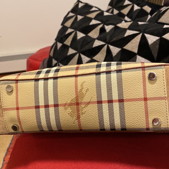 Burberry London Authentic handbag. In better than good condition. - Picture 7 of 16